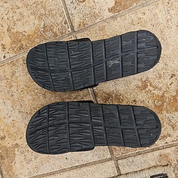 NIKE size 9 Sandals - Picture 2 of 3